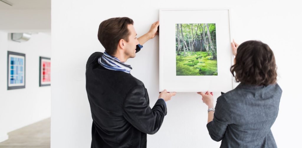 How Long Should Wall Paint Dry Before Hanging Pictures Painting Doctors