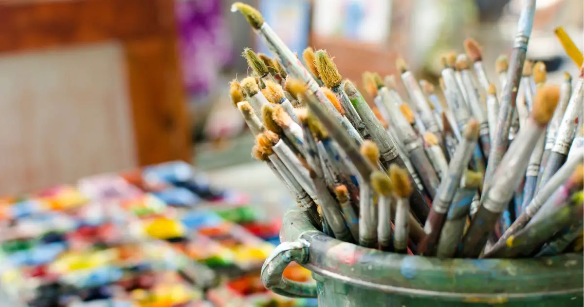 How to Clean Acrylic Paint Brushes between Colors